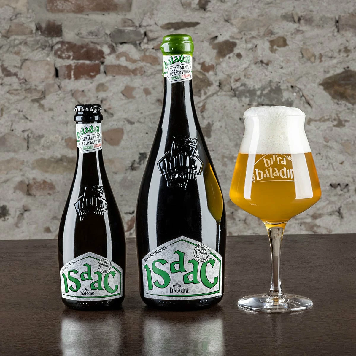 Bouteilles et verre d’Isaac, bière blanche de Baladin